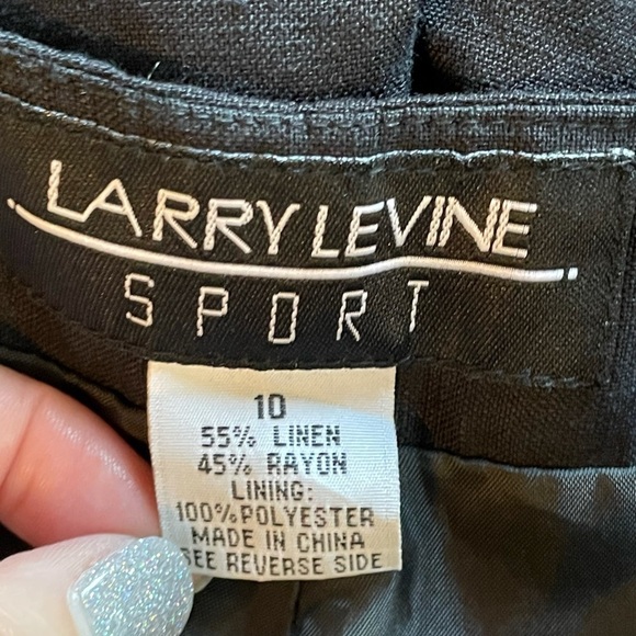 Larry Levine Black Linen Floral Embroidered Capris pants. Size 10 - Picture 10 of 15